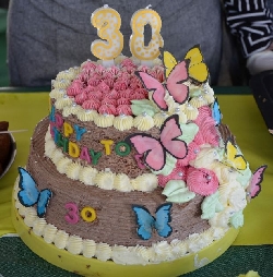 Bild 1: Eine Torte zum 30. Geburtstag gab es bei der Internationalen Kulinarischen Meile. , Quelle: Landkreis Spree-Neie/Wokrejs Sprjewja-Nysa
