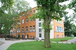 Bild 1: Wichernschule Forst (L.) / Medienzentrum LK SPN