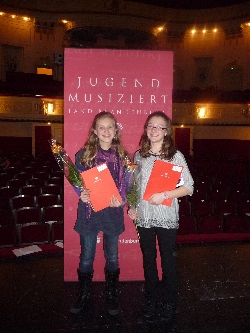 Bild 3: Michelle Bönisch (Gesang) links und Miriam Gäbler (Klavier) rechts / K. Bönisch