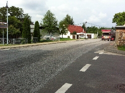 Bild 2: Damit ist jetzt das letzte Teilstück zwischen Bohsdorf Vorwerk und Wadelsdorf durchgängig erneuert bzw. saniert. / Untere Straßenbaubehörde